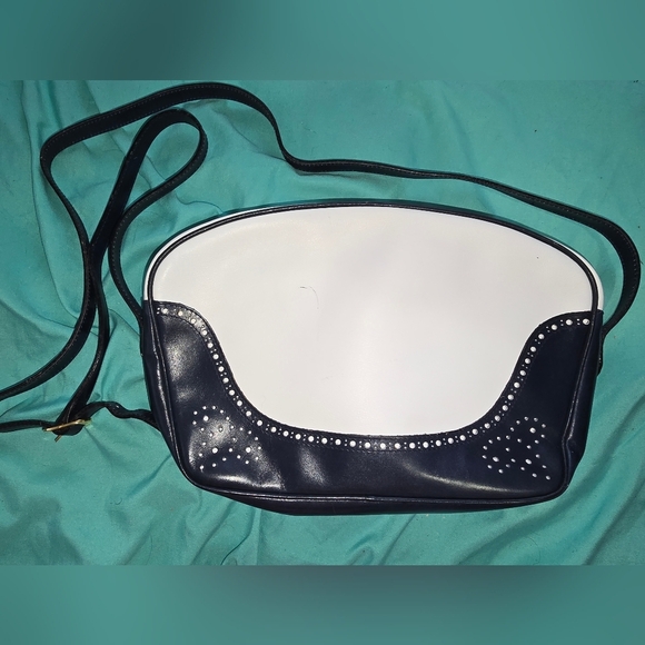 Salvatore Ferragamo Blue and White Shoulder Bag with Luxurious Design - Picture 5 of 10